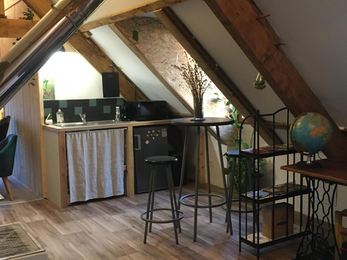 Chez Fred Avec Vue Sur Le Chateau Angles-sur-lʼAnglin Extérieur photo
