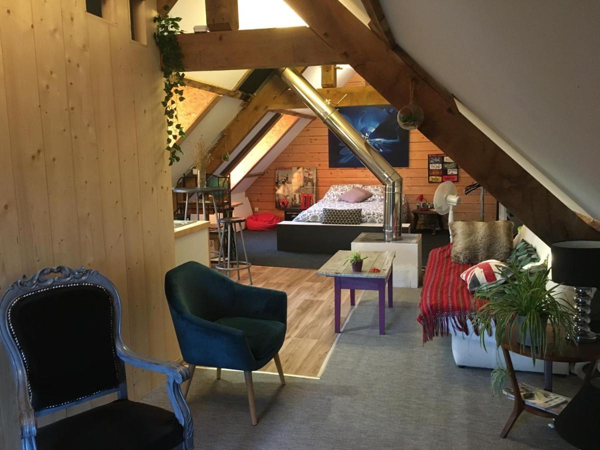Chez Fred Avec Vue Sur Le Chateau Angles-sur-lʼAnglin Extérieur photo