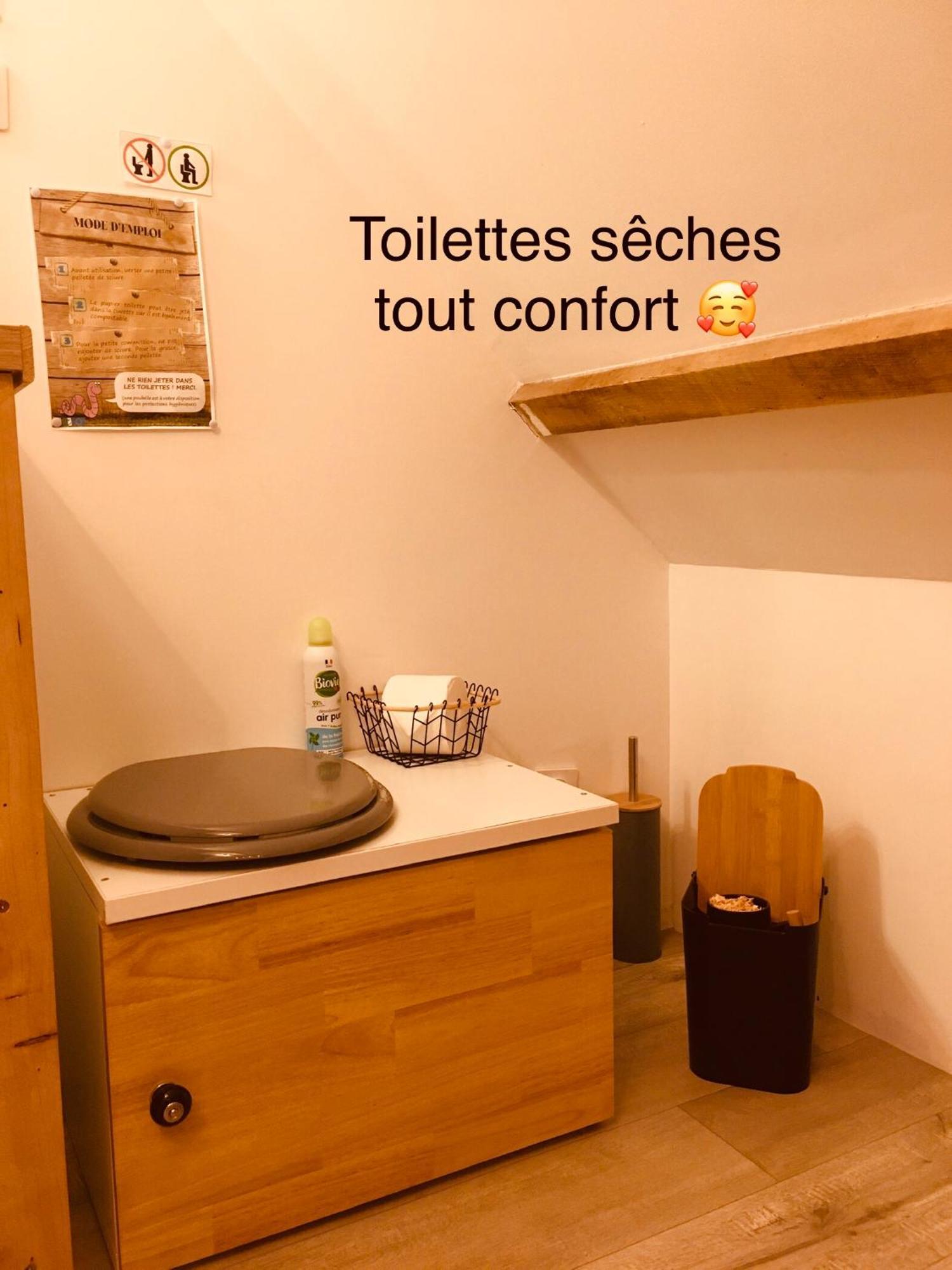 Chez Fred Avec Vue Sur Le Chateau Angles-sur-lʼAnglin Extérieur photo